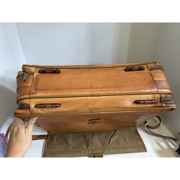 Vintage Hartmann Tan Leather Garment Bag (Rare) - Picture 9 of 16